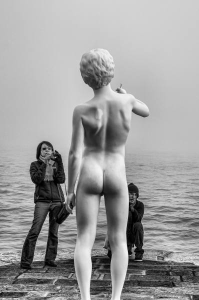 Photograph Yasuhiro Sakuda Statue on One Eyeland